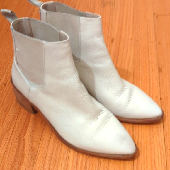 Chinese Laundry Filip Bootie - Picture 4 of 5